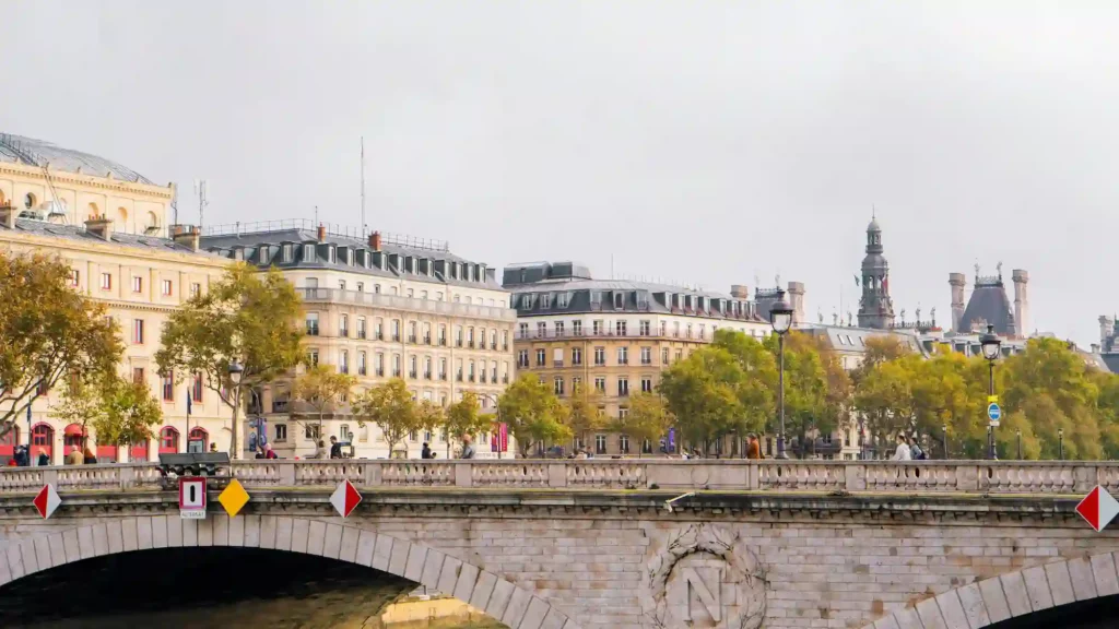 Paris 19