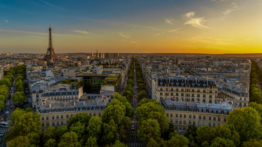 Vue sur Paris avec la tour Eiffel en fond