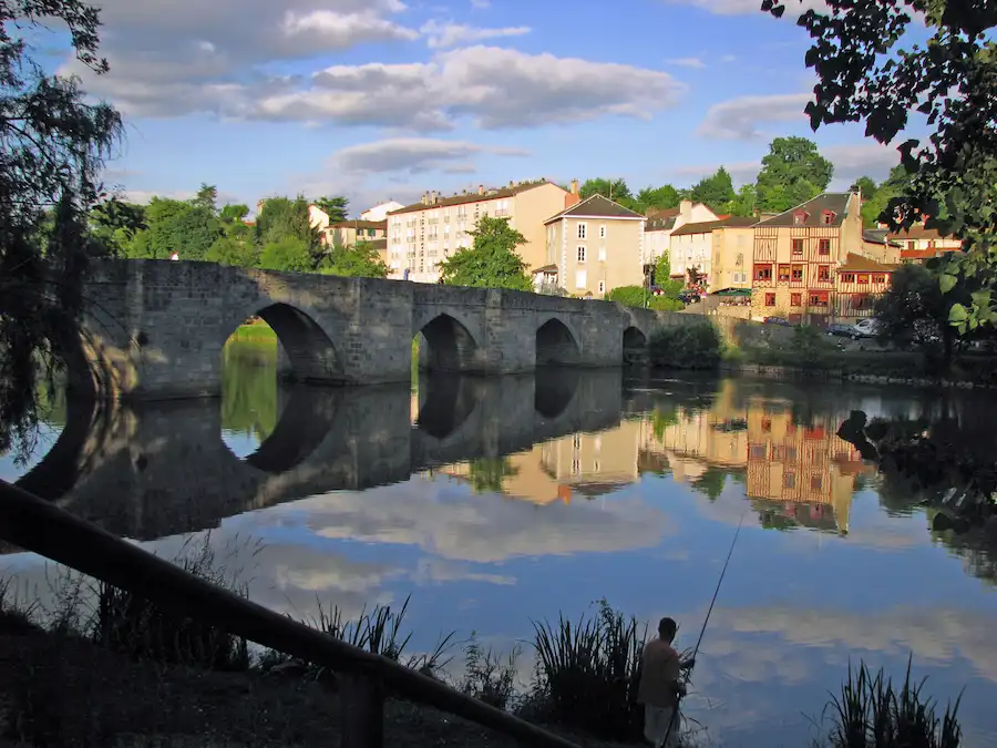 Vue de Limoges depuis la Vienne.