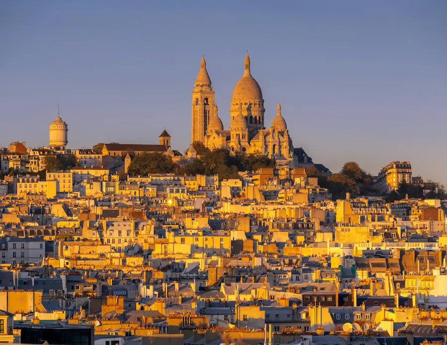Montmartre au soleil couchant.