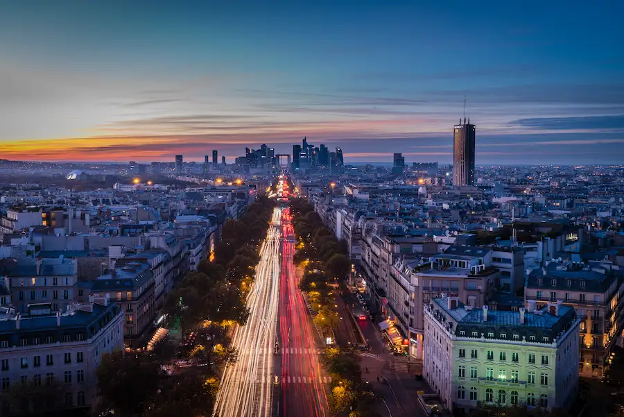Nanterre la nuit vue de l'arc de triomphe.