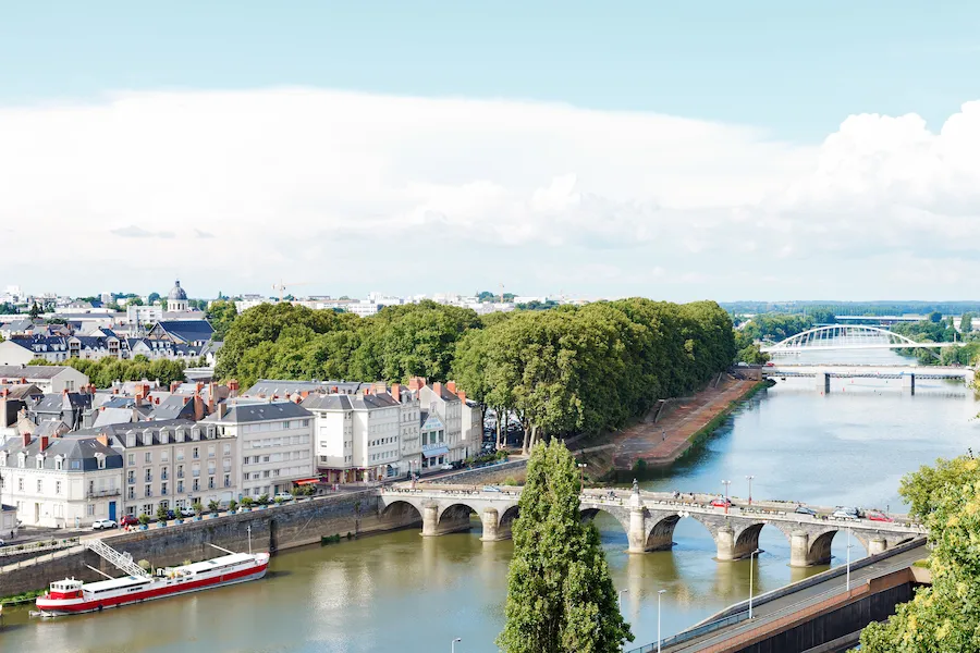 Vue sur Angers et la Maine.