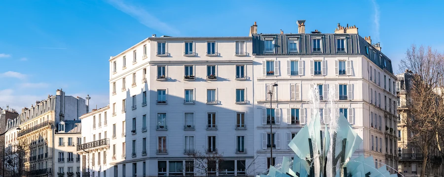 Place Gambetta dans le 20e arrondissement.