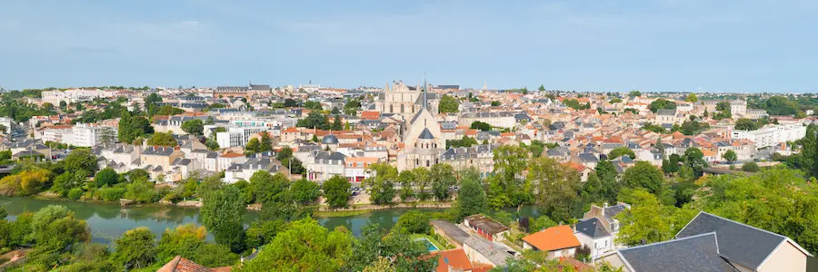 Panorama de la ville de Poitiers dans la Vienne.
