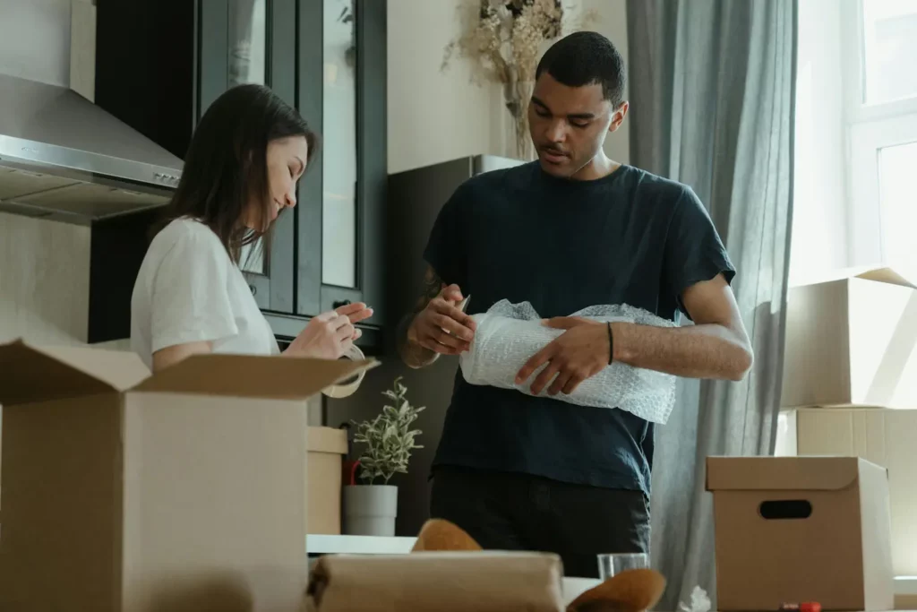 Des particuliers déménagent dans la Loire