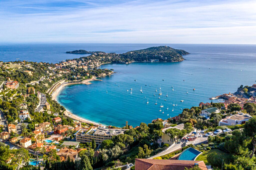 photo du bord de mer dans les alpes maritimes